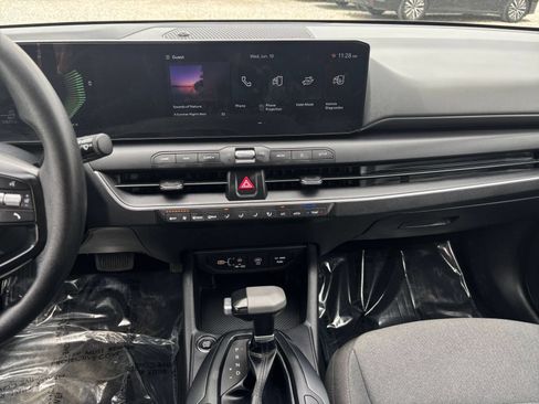Used 2025 Kia K4 FWD image 17