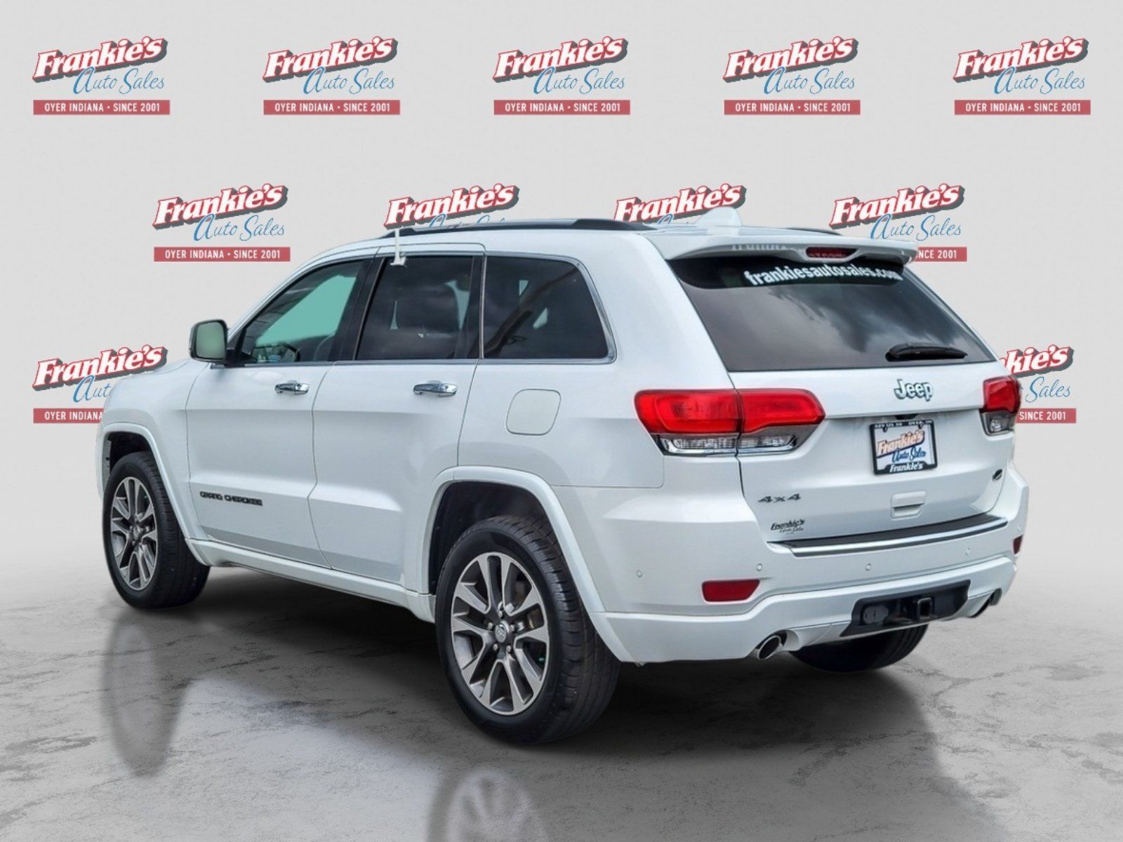 Used 2018 Jeep Grand Cherokee Overland AWD/4WD image 3