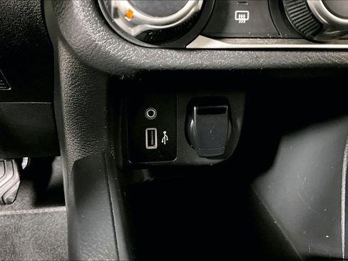 Used 2021 Nissan Versa S image 31