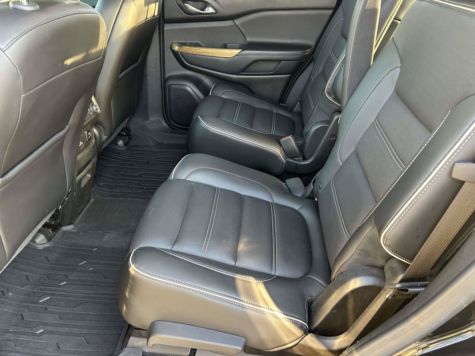 Used 2017 GMC Acadia Denali w/ Technology Package FWD image 12