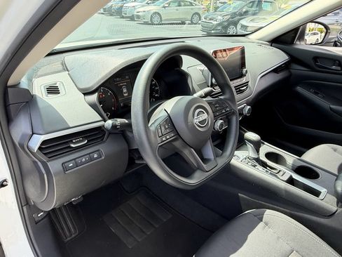 Used 2025 Nissan Altima 2.5 S FWD image 10