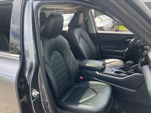 Used 2020 Toyota Highlander XLE FWD image 9