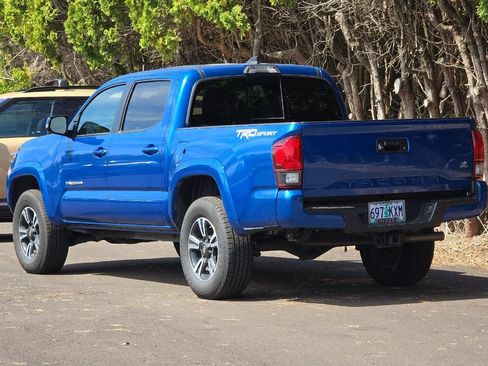 Used 2018 Toyota Tacoma TRD Sport w/ Technology Package image 6