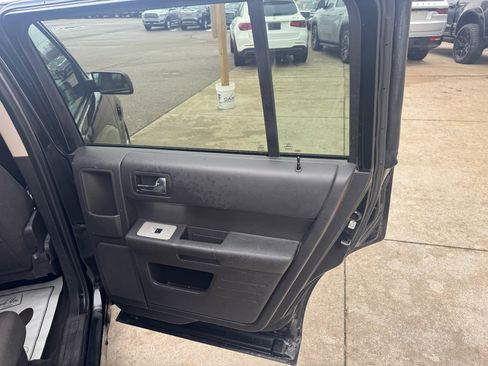 Used 2011 Ford Flex SE image 16