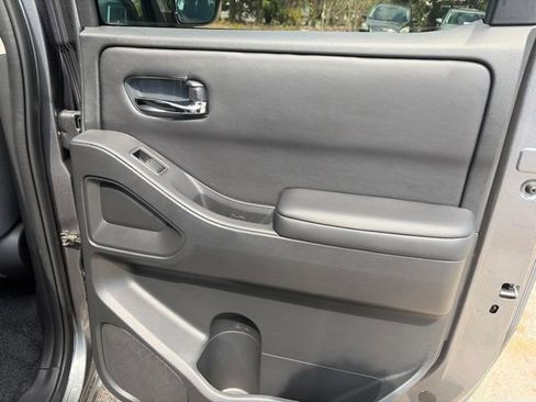 Used 2025 Nissan Frontier SV RWD image 18
