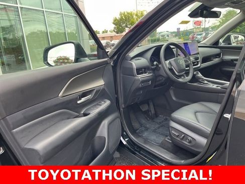 Used 2024 Toyota Grand Highlander XLE image 4