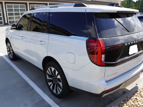 Used 2025 Ford Expedition Platinum w/ Driver's Package image 7