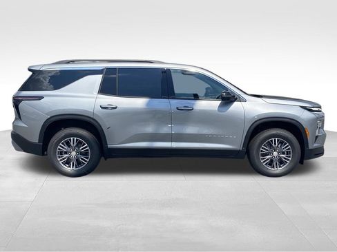New 2026 Chevrolet Traverse LT w/ LPO, Floor Liner Package image 2