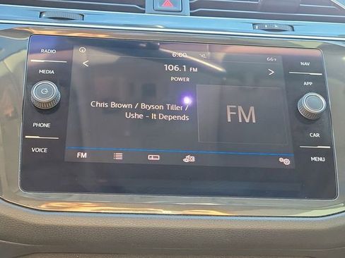 Used 2018 Volkswagen Tiguan SEL image 32