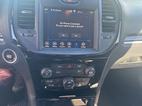 Used 2020 Chrysler 300 S image 5