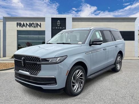 New 2026 Lincoln Navigator Premiere AWD/4WD image 3