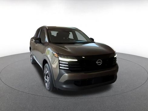 Used 2026 Nissan Kicks SV w/ Cold Weather Package FWD image 3