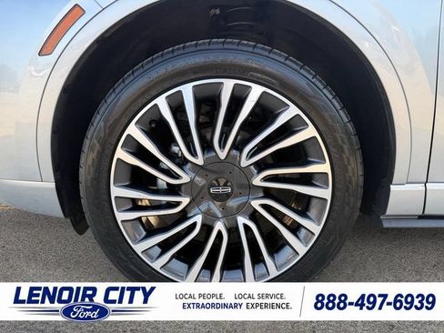 Used 2022 Lincoln Corsair AWD w/ Premium Package image 9