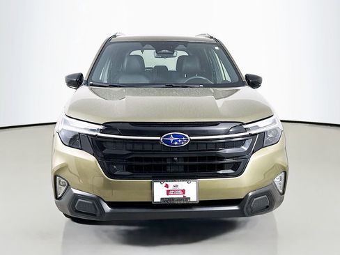 Used 2025 Subaru Forester Touring image 2