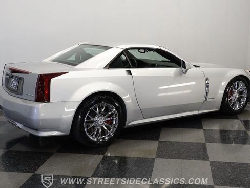 Used 2009 Cadillac XLR image 11