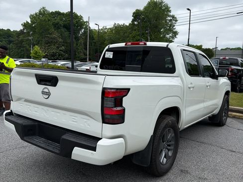 Used 2025 Nissan Frontier SV RWD image 4
