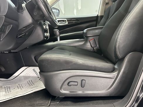 Used 2020 Nissan Pathfinder SV FWD image 19