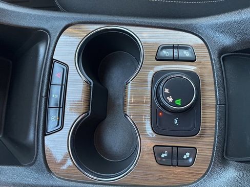 Used 2023 GMC Acadia SLE w/ Driver Convenience Package image 17