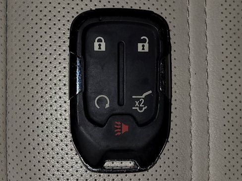 Used 2021 GMC Acadia Denali w/ Denali Technology Package FWD image 32