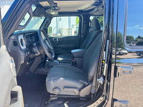 Used 2025 Jeep Wrangler Unlimited Sahara AWD/4WD image 27