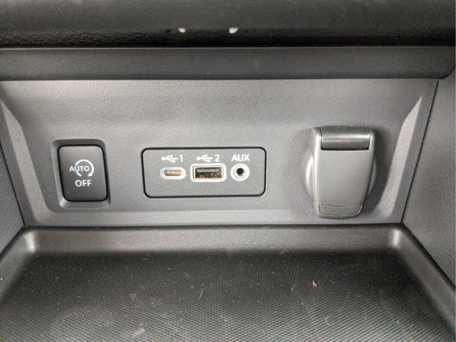 Certified 2025 Nissan Sentra SR FWD image 30