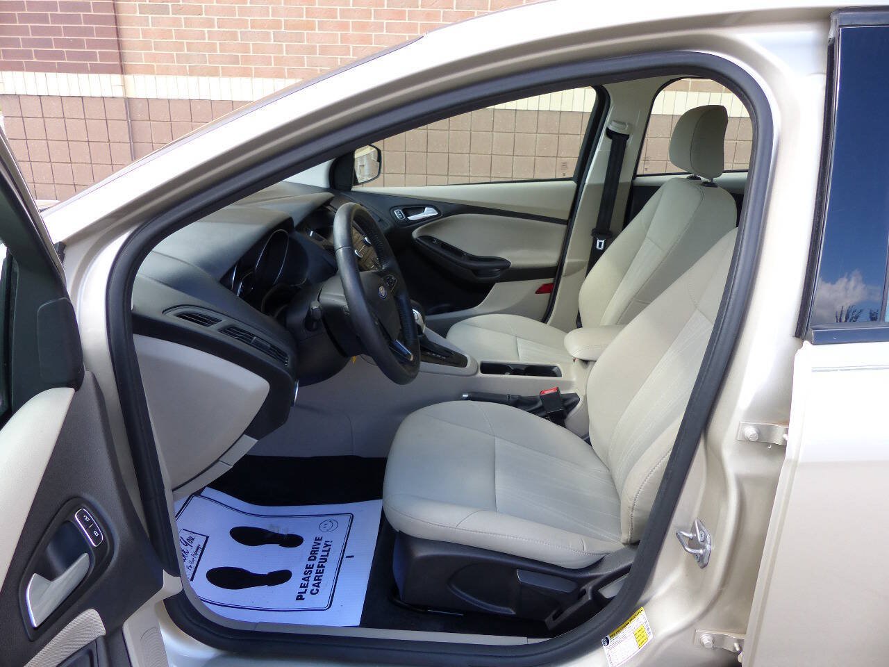 Used 2018 Ford Focus SE w/ Cold Weather Package FWD image 21