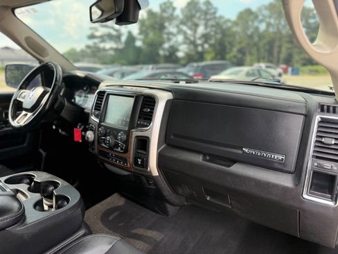 Used 2017 RAM 1500 Laramie AWD/4WD image 25