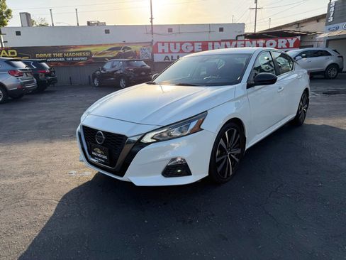 Used 2022 Nissan Altima 2.5 SR FWD image 2