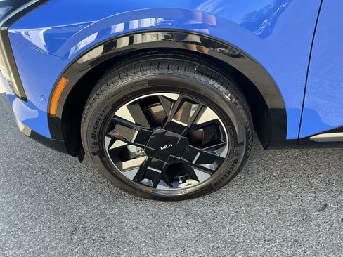 Certified 2026 Kia Sportage SX AWD/4WD image 9