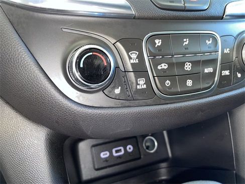 Certified 2024 Chevrolet Equinox LT w/ LPO, Floor Liner Package image 30