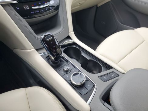 Certified 2022 Cadillac XT6 Premium Luxury w/ LPO, Floor Liner Package AWD/4WD image 21