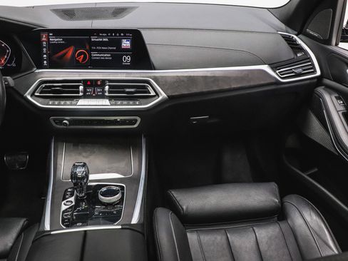 Used 2022 BMW X5 M50i w/ Executive Package image 32