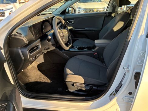 Used 2025 Kia K4 LXS image 25