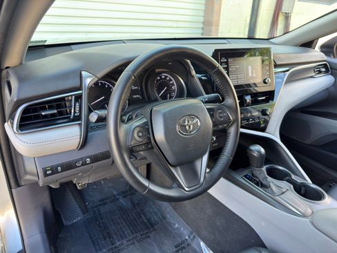Used 2021 Toyota Camry SE FWD image 12