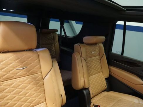 Used 2022 Cadillac Escalade ESV Premium Luxury image 20