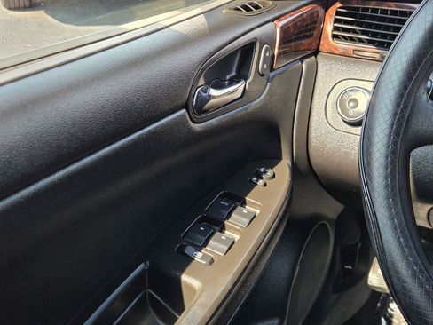 Used 2016 Chevrolet Impala LT FWD image 25