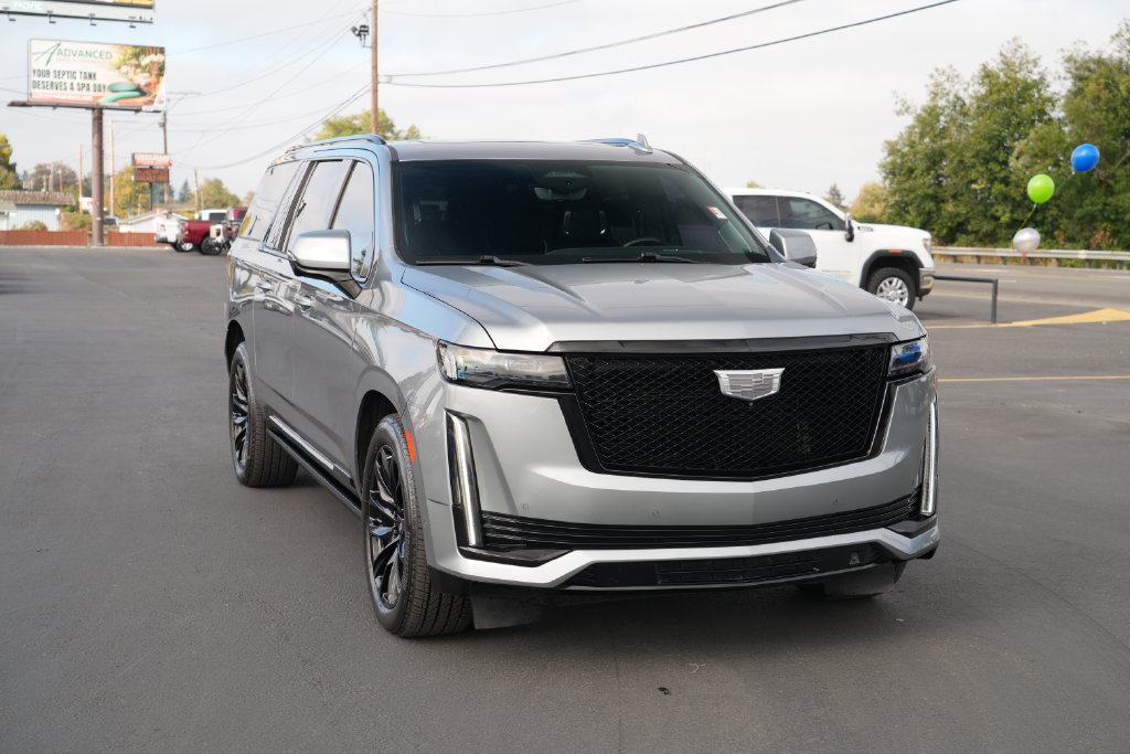 Used 2023 Cadillac Escalade ESV Sport w/ LPO, ONYX Package AWD/4WD image 2