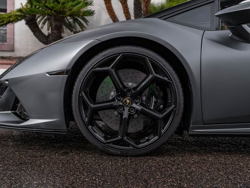 Used 2024 Lamborghini Huracan EVO image 9