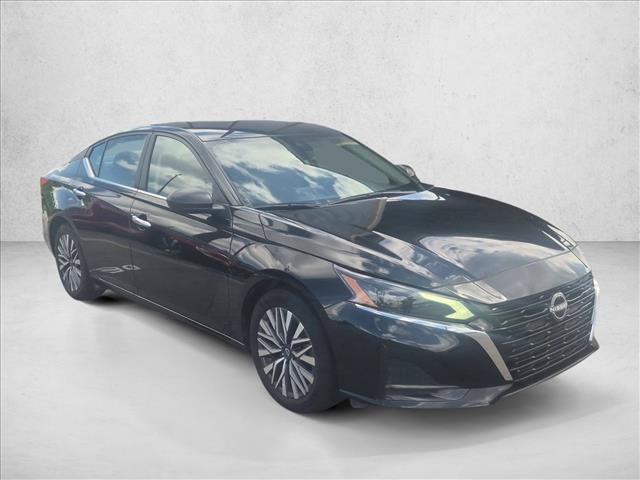 Used 2025 Nissan Altima 2.5 SV FWD image 3
