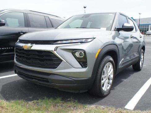 Used 2024 Chevrolet TrailBlazer LS w/ LS Convenience Package FWD image 1