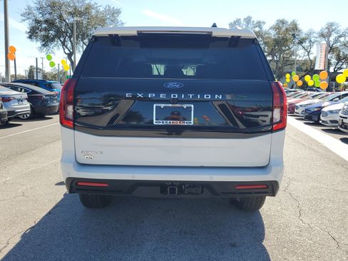 Certified 2025 Ford Expedition Active image 8