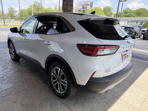 Used 2022 Ford Escape SEL image 9