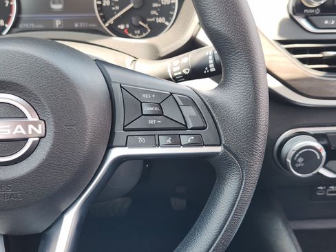 Used 2025 Nissan Altima 2.5 SV FWD image 28