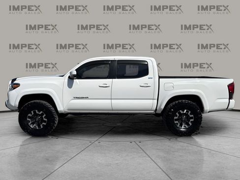 Used 2023 Toyota Tacoma SR5 w/ Technology Package image 2