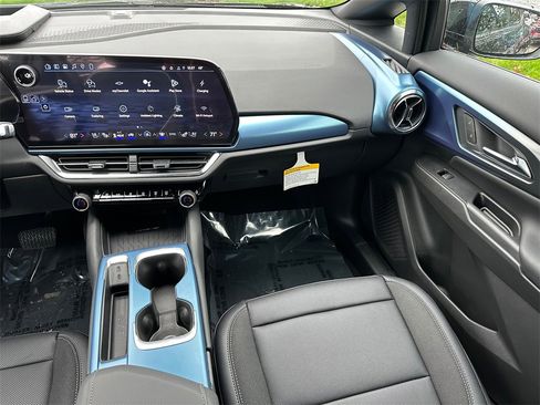 New 2026 Chevrolet Equinox EV LT image 18