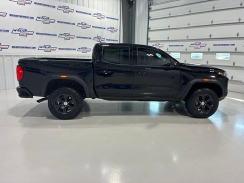 Used 2024 GMC Canyon Elevation w/ Elevation Premium Package AWD/4WD image 8