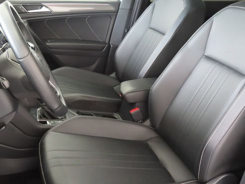 Used 2022 Volkswagen Tiguan SE R-Line FWD image 11