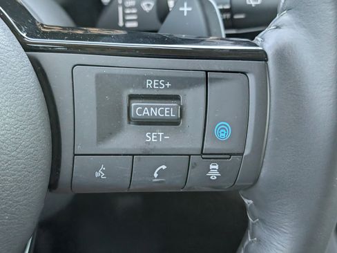 Used 2024 Nissan Pathfinder SL AWD/4WD image 17