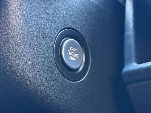 New 2025 Volkswagen ID. Buzz Pro S RWD image 24