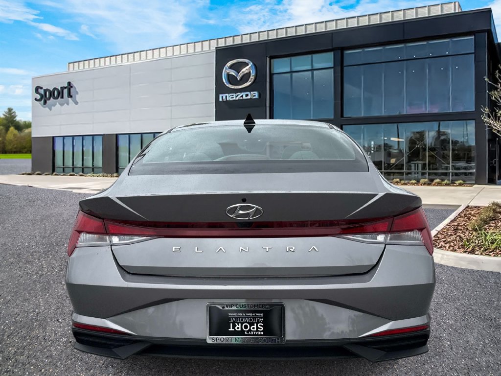 Used 2023 Hyundai Elantra SEL w/ Convenience Package FWD image 5